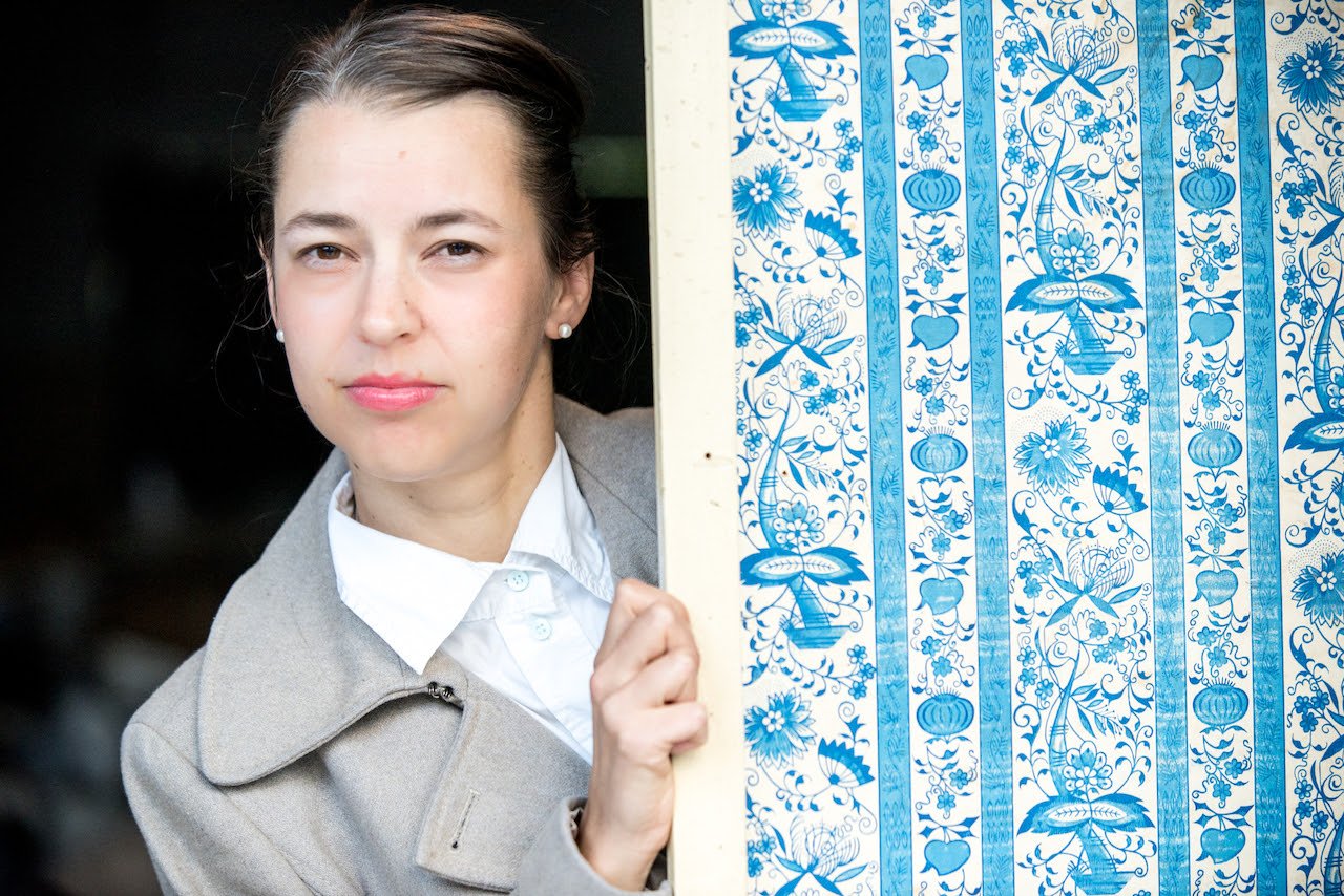 #Miraggi Edizioni. Nell’armadio di Teresa Semotamová, una storia bizzarra e ironica, poetica e sorprendente sul senso della vita