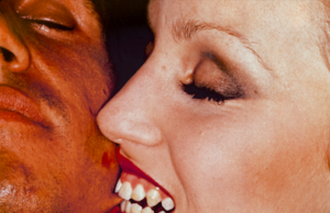 Le mostre di Helmut Newton e Patrick Mimran a Le Stanze della Fotografia Helmut Newton, Jerry Hall, Vogue America. Miami, 1974 Jerry Hall, American Vogue. Miami, 1974 © Helmut Newton Foundation