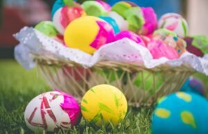Pasqua in Estonia tra colori e tradizioni popolari. Altalene in legno, battaglie di uova e veglie notturne: scopri le tradizionali usanze estoni