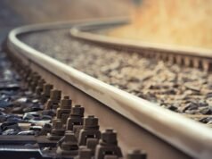 Quando le rotaie diventano finestre sull’autunno